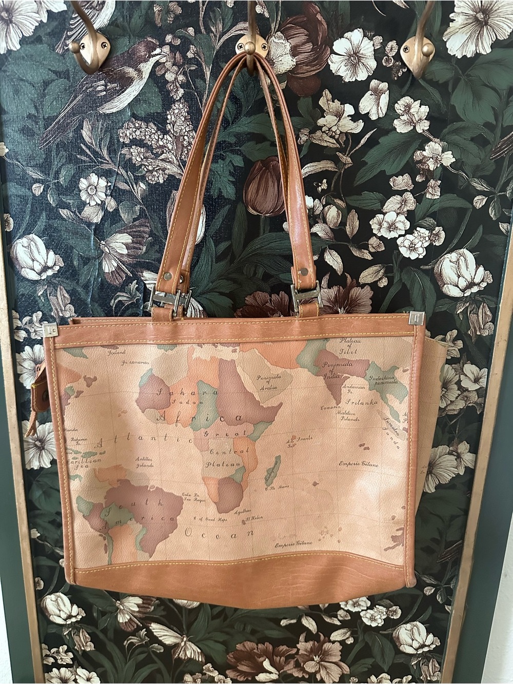 Vintage 1980s Gitano Duffel Bag World Map Travel Beige Carryon Luggage Tag - Picture 2 of 10
